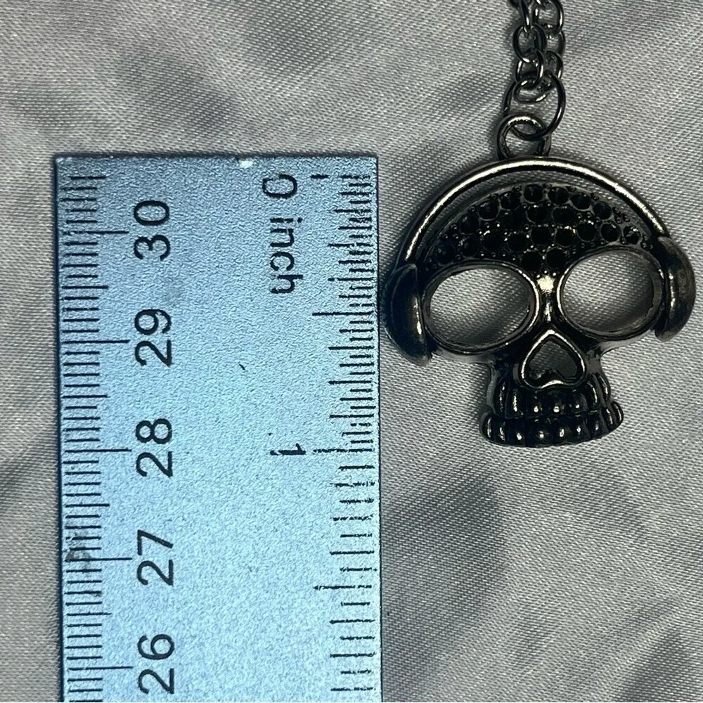 Unbranded Skull Headphones Necklace Unisex 22
